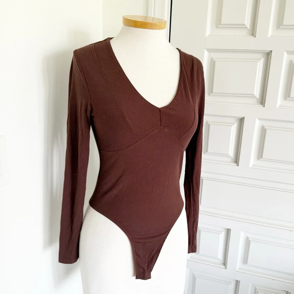 Steve Madden Brown Long Sleeve Bodysuit V-Neck Ribbed Size Small